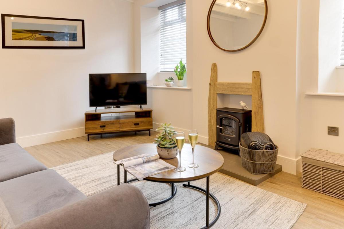 Beam End Snainton - Modern 2-Bedroom Stone Cottage Экстерьер фото