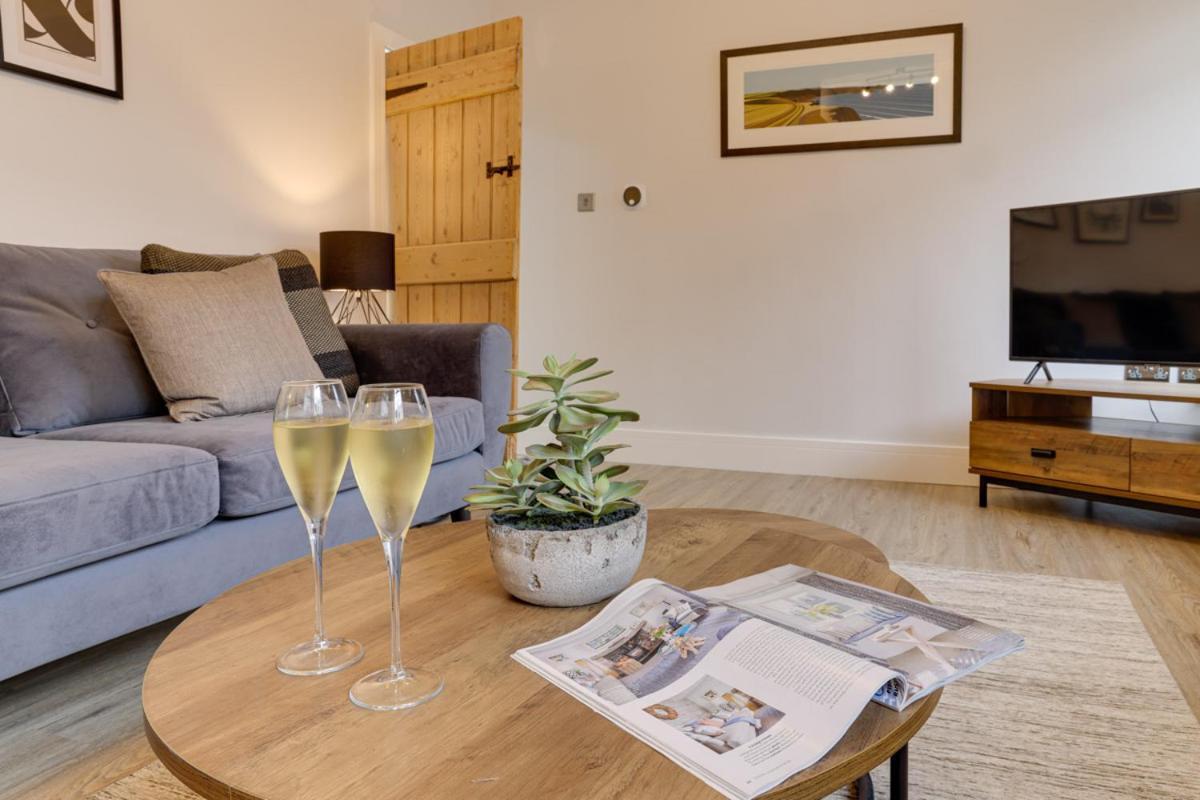 Beam End Snainton - Modern 2-Bedroom Stone Cottage Экстерьер фото